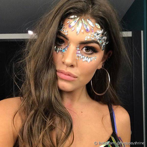 Leia a mat?ria e saiba dicas para fazer uma maquiagem poderosa de Carnaval para ganhar o par de ingressos para o camarote da Sapuca?! (Foto: Instagram @thegypsyshrine)